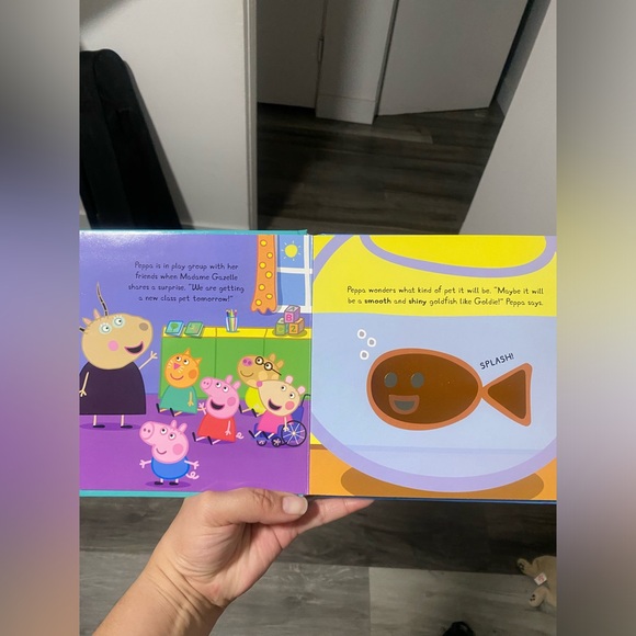Peppa Pig Touch and Feel Class Pet Book - Picture 3 of 3